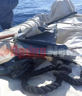 Οι πρώτες εικόνες από τα συντρίμμια του F-4 Φάντομ που έπεσε ανοιχτά της Ανδραβίδας Οι πρώτες εικόνες από τα συντρίμμια του F-4 Φάντομ που έπεσε ανοιχτά της Ανδραβίδας