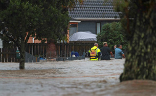 «Πνίγηκε» το Όκλαντ στη Νέα Ζηλανδία από τις καταρρακτώδεις βροχές &#8211; Ματαιώθηκε η συναυλία του Έλτον Τζον