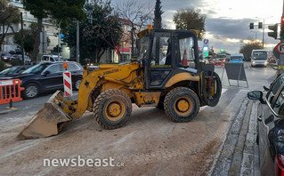 Κίνηση τώρα: Από μία λωρίδα η κυκλοφορία στη Λεωφόρο Αθηνών, έσπασε αγωγός