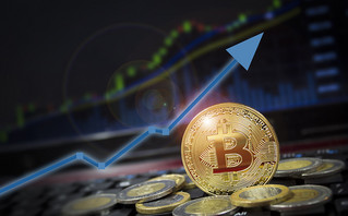 Bitcoin: Έφτασε στο υψηλότερο επίπεδο από τον Ιούνιο του 2022 &#8211; Κέρδος από την κατάρρευση της Silicon Valley Bank