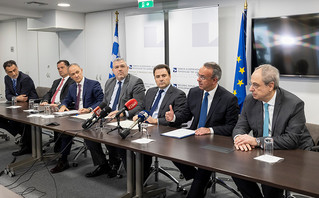 Υπογραφή του συμβολαίου αγοραπωλησίας του ακινήτου στις Γούρνες Ηρακλείου Υπογραφή του συμβολαίου αγοραπωλησίας του ακινήτου στις Γούρνες Ηρακλείου