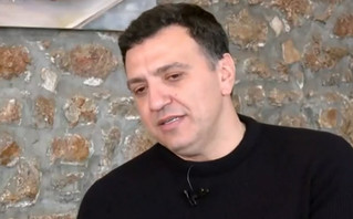 Βασίλης Κικίλιας για Τζένη Μπαλατσινού: «Μείναμε στο νοσοκομείο για εβδομάδες» λέει για τον δύσκολο τοκετό