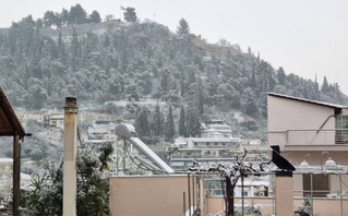 Χιονίζει στη Λαμία Χιονίζει στη Λαμία