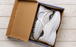 λευκά παπούτσια