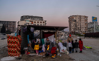 Σάλος στην Τουρκία με την Ερυθρά Ημισέληνο: Αντί να δωρίσει, πούλησε σκηνές σε σεισμόπληκτους