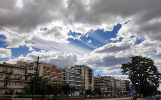 Καιρός: Νεφώσεις, βροχές και ανοιξιάτικες θερμοκρασίες λίγο πριν την Καθαρά Δευτέρα