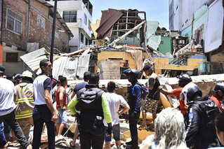 Σεισμός στον Ισημερινό: 15 νεκροί σύμφωνα με τον νεότερο απολογισμό