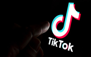 Μετά την Ευρωπαϊκή Επιτροπή και το Ευρωκοινοβούλιο απαγορεύει στο προσωπικό του τη χρήση του TikTok