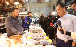 Ο Άδωνις Γεωργιάδης στη Βαρβάκειο αγορά Ο Άδωνις Γεωργιάδης στη Βαρβάκειο αγορά