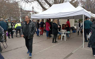 Oυρές στην εθελοντική αιμοδοσία της Κεντρικής Πλατείας στη Λάρισα