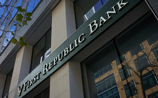 ΗΠΑ: Έντεκα τράπεζες στηρίζουν με 30 δισεκατομμύρια δολάρια τη First Republic Bank