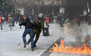 Επεισόδια με μολότοφ και χημικά στο Σύνταγμα