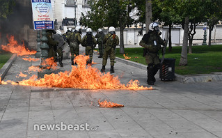 Επεισόδια με μολότοφ και χημικά στο Σύνταγμα