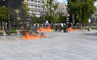 Επεισόδια με μολότοφ και χημικά στο Σύνταγμα