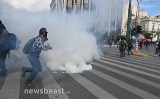 Επεισόδια με μολότοφ και χημικά στο Σύνταγμα