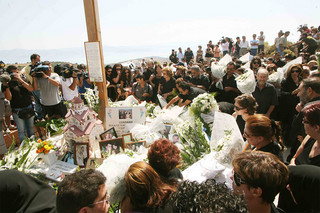 Συγγενείς των θυμάτων του αεροπορικού δυστυχήματος των κυπριακών αερογραμμών βρέθηκαν στο σημείο της πτώσης, στο Γραμματικό