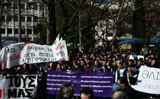 Τραγωδία στα Τέμπη: Μέγα πλήθος στην Κεντρική Πλατεία της Λάρισας