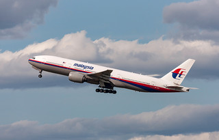 Τα τρία σενάρια για την εξαφάνιση της πτήσης MH370 της Malaysia Airlines &#8211; Οι συγγενείς ζητούν νέα έρευνα
