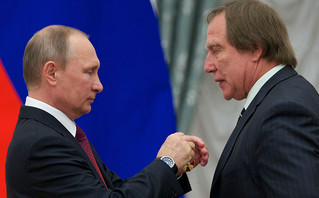 «Καμπάνα» σε τέσσερις τραπεζίτες που  βοήθησαν τον φίλο &#8211; «πορτοφόλι» του Πούτιν να μεταφέρει εκατομμύρια φράγκα