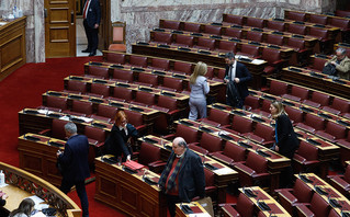 Αποχώρησαν οι βουλευτές του ΣΥΡΙΖΑ από την Ολομέλεια για να πάνε στο συλλαλητήριο Αποχώρησαν οι βουλευτές του ΣΥΡΙΖΑ από την Ολομέλεια για να πάνε στο συλλαλητήριο
