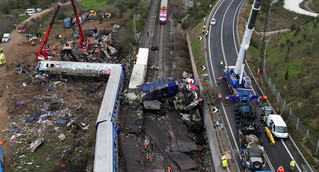 Σύγκρουση τρένων στα Τέμπη: Ανασύρθηκαν επτά απανθρακωμένες σοροί, 46 οι επιβεβαιωμένοι νεκροί