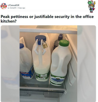 Η viral φωτογραφία από το ψυγείο στο γραφείο με το λουκέτο στο γάλα – «Μικροπρέπεια ή δικαιολογημένη...