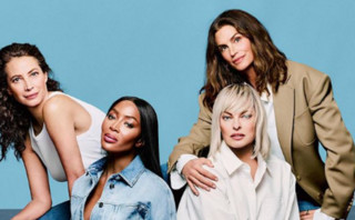 Σίντι Κρόφορντ, Λίντα Εβανγκελίστα, Ναόμι Κάμπελ και Κρίστι Τέρλινγκον ενώθηκαν για το νέο εξώφυλλο της Vogue