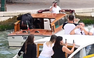 Παπαράτσι «τσάκωσαν» τον Kanye West με… κατεβασμένο παντελόνι σε σκάφος – Ο πισινός του ήταν εκτεθειμένος στους τουρίστες