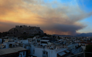 Φωτιά στην Πάρνηθα – Σύννεφα καπνού σκεπάζουν την Αθήνα 14 kapnoi8 1