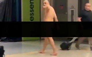 Περπατούσε γυμνός σε αεροδρόμιο, προκαλώντας σοκ στους ταξιδιώτες &#8211; «Ο άνθρωπός μου!»