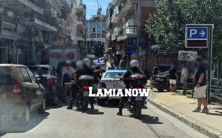 Άγριο ξύλο στο κέντρο της Λαμίας &#8211; 40 νεαροί πιάστηκαν στα χέρια: «Κρατούσαν λοστάρια και αντικείμενα»