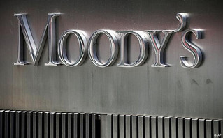 Η Moody’s αναβάθμισε έξι ελληνικές τράπεζες