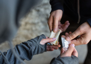 Φαιντανύλη: Η «ηρωίνη των φτωχών» που κατακτά τις πιάτσες της Αθήνας και οδηγεί σε γρήγορο θάνατο 3 narkontika2