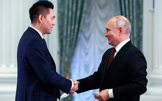 Ρωσία και Κίνα «μοιράζονται την επιθυμία» να υπάρχει «ισότιμη συνεργασία στον κόσμο», λέει ο Πούτιν