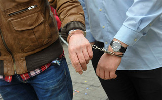 Συλλήψεις 11 ατόμων για παράνομες μεταβιβάσεις οχημάτων στο Κιλκίς – Τρεις υπάλληλοι της Διεύθυνσης Μεταφορών ανάμεσά τους