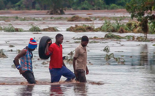Σφοδρές πλημμύρες στο Κέρας της Αφρικής: Τουλάχιστον 111 άνθρωποι έχουν πεθάνει και 700.000 αναγκάστηκαν να φύγουν