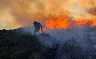 Επιχείρηση της Πυροσβεστικής για δυο μέτωπα πυρκαγιάς στα Αστερούσια Όρη Ηρακλείου Κρήτης