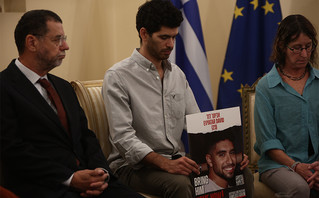 Σακελλαροπούλου σε συγγενείς απαχθέντων της Χαμάς Σακελλαροπούλου σε συγγενείς απαχθέντων της Χαμάς