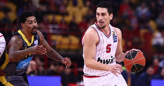 Ολυμπιακός – Άρης 85-71: Οι ερυθρόλευκοι δεν χάρηκαν τη νίκη γιατί τραυματίστηκε ο Τόμας Γουόκαπ