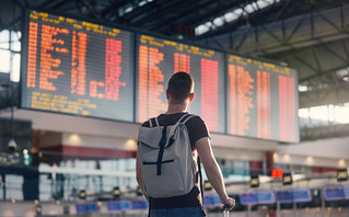 Άντρας στο αεροδρόμιο Άντρας στο αεροδρόμιο