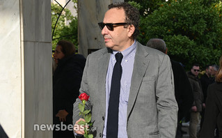 Κηδεύεται ο σπουδαίος συγγραφέας, Βασίλης Βασιλικός Κηδεύεται ο σπουδαίος συγγραφέας, Βασίλης Βασιλικός