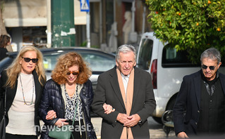 Κηδεύεται ο σπουδαίος συγγραφέας, Βασίλης Βασιλικός Κηδεύεται ο σπουδαίος συγγραφέας, Βασίλης Βασιλικός