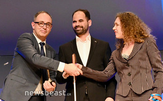Βράβευση Νίκου Γαβαλά από τον ΠΣΑΤ Βράβευση Νίκου Γαβαλά από τον ΠΣΑΤ