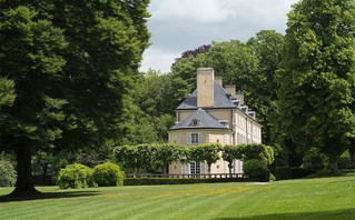 Η oικογένεια Νιάρχου βγάζει προς πώληση το κάστρο Haras de Fresnay – le Buffard