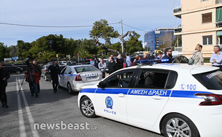 Πυρά σε ναυτιλιακή στη Γλυφάδα με νεκρό και τραυματίες – Ταμπουρωμένος ο απολυμένος ένοπλος, μπήκαν τα ΕΚΑΜ