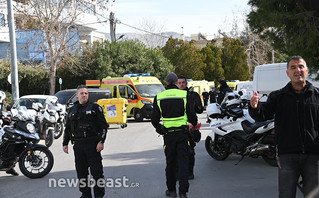 Πυρά σε ναυτιλιακή στη Γλυφάδα με νεκρό και τραυματίες – Ταμπουρωμένος ο απολυμένος ένοπλος, μπήκαν τα ΕΚΑΜ Πυρά σε ναυτιλιακή στη Γλυφάδα με νεκρό και τραυματίες – Ταμπουρωμένος ο απολυμένος ένοπλος, μπήκαν τα ΕΚΑΜ