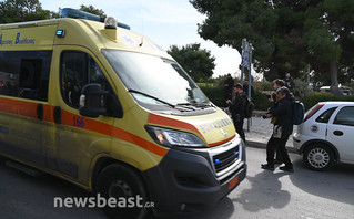 Πυρά σε ναυτιλιακή στη Γλυφάδα με νεκρό και τραυματίες – Ταμπουρωμένος ο απολυμένος ένοπλος, μπήκαν τα ΕΚΑΜ Πυρά σε ναυτιλιακή στη Γλυφάδα με νεκρό και τραυματίες – Ταμπουρωμένος ο απολυμένος ένοπλος, μπήκαν τα ΕΚΑΜ