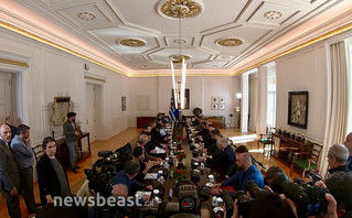 Στο Μέγαρο Μαξίμου η 15μελής αντιπροσωπεία των αγροτών, σε εξέλιξη η συνάντηση με τον Μητσοτάκη Στο Μέγαρο Μαξίμου η 15μελής αντιπροσωπεία των αγροτών, σε εξέλιξη η συνάντηση με τον Μητσοτάκη