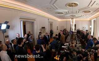 Στο Μέγαρο Μαξίμου η 15μελής αντιπροσωπεία των αγροτών, σε εξέλιξη η συνάντηση με τον Μητσοτάκη Στο Μέγαρο Μαξίμου η 15μελής αντιπροσωπεία των αγροτών, σε εξέλιξη η συνάντηση με τον Μητσοτάκη