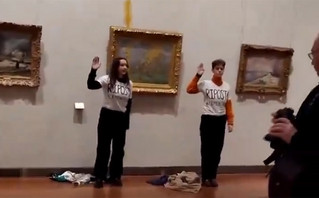 Νέα επίθεση από τις ακτιβίστριες που βανδάλισαν τη Μόνα Λίζα &#8211; Πέταξαν σούπα στον πίνακα «Άνοιξη» του Μονέ
